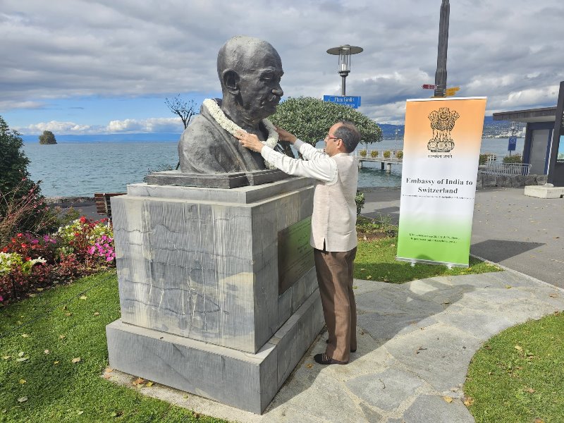  Counsellor Anoop Dhingra paid homage to Mahatma Gandhi's bust at Villeneuve on 02 October 2024
